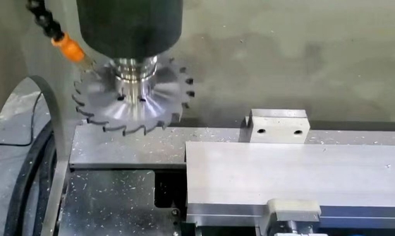 3+1 Achsen CNC-Bearbeitungszentrum