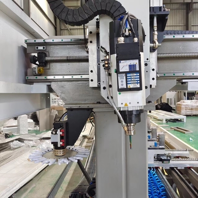 Aluminiumprofil 4 Achsen CNC-Bearbeitungszentrum Automatische Steuerung mit 4 Achsen für Vorhangwandfabrik