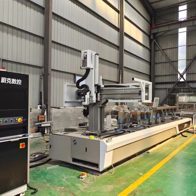 Aluminiumprofil 4 Achsen CNC-Bearbeitungszentrum Automatische Steuerung mit 4 Achsen für Vorhangwandfabrik