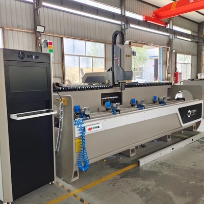 Aluminiumprofil CNC-Bearbeitungszentren Automatischer Werkzeugwechsler für die Arbeit mit einer Länge von 3000 mm