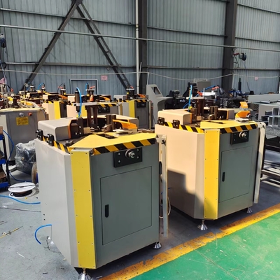 Eckcrimping-Maschine 380V Aluminiumfenstercrimper Vorderposition nach oben und unten