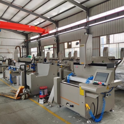500 mm 3 Achsen CNC-Bohrmaschine für Aluminiumprofile speziell für Fenster- und Türmaschinen