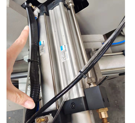 550 mm CNC Doppelkopf-Mitrose für das Schneiden von Aluminiumprofil an Fenstern und Türen Fabrik