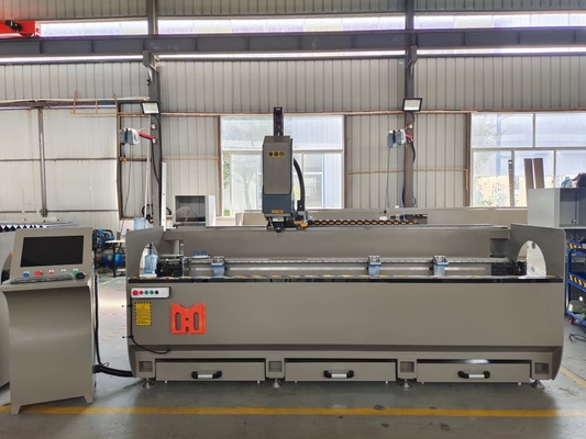 3 Achsen Aluminium CNC Fräsmaschine Automatisches Bohren Fräsen aller Arten von Löchern auf Profil