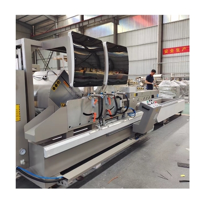 4000mm Aluminiumfenster und Tür, die Maschine automatischen doppelten Hauptausschnitt macht, sahen