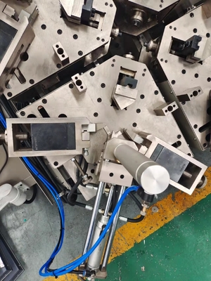 Automatische 4-Kopf-Ecke-Kremmmaschine für die Aluminiumfensterherstellung