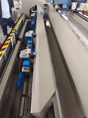 2500 mm automatischer 3-Achsen-CNC-Copu-Router für Aluminiumfenster Tür und Vorhangwand