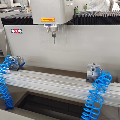 800 mm Einzelkopf CNC Router Maschine für Aluminium und UPVC Bohren Fräslöcher