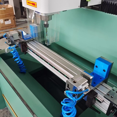 Kleine 800 mm automatische CNC-Kopierrouter Bohren und Fräsen für Türen und Fenster, minimalistische Möbel, Weinkästen
