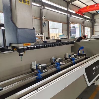 CNC-Maschinen für das Bohren und Fräsen von Aluminiumprofilen