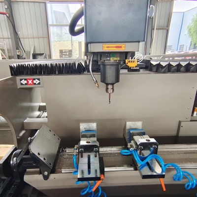 2500mm Mitte-Aluminium3 Achse CNC maschineller Bearbeitung maschineller Bearbeitung Aluminiummitte