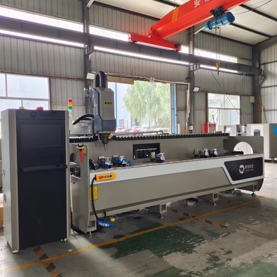 3 Achsen Aluminium-CNC-Bearbeitungszentrum mit Arbeitstisch kann von +90° bis -90° gedreht werden