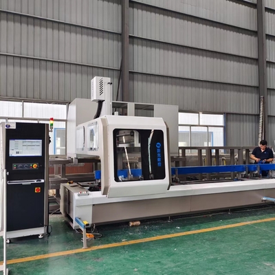Aluminium und PVC 4-Achsen-CNC-Bearbeitungszentrum mit 300 mm Sägebalde zum Bohren und Schneiden von Aluminiumprofilen