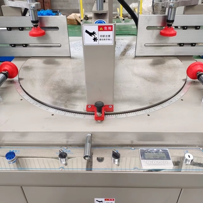 Digitale Anzeige Aluminium Türmachmaschine Profil Einzelkopf Miter Säge