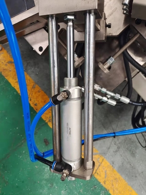 Eckkräuselungsmaschine Cnc für Aluminiumtür-und Fenster-Profil