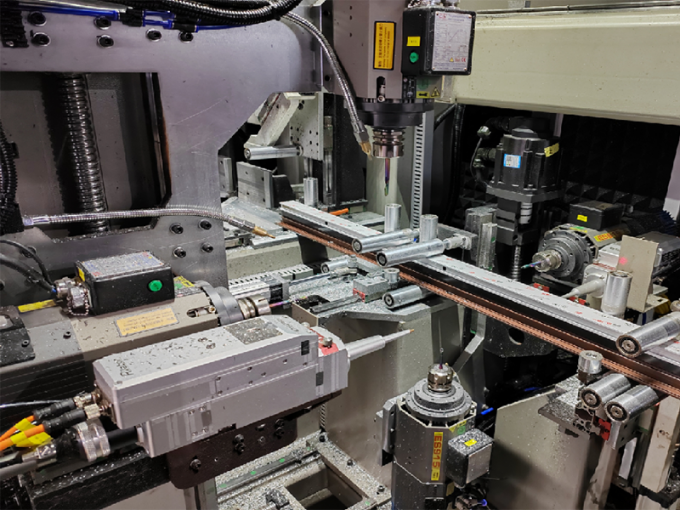 Aluminium-Fenster-Türmaschine Aluminium-Profil-Schneiden und Bohren Fräsenzentrum 1